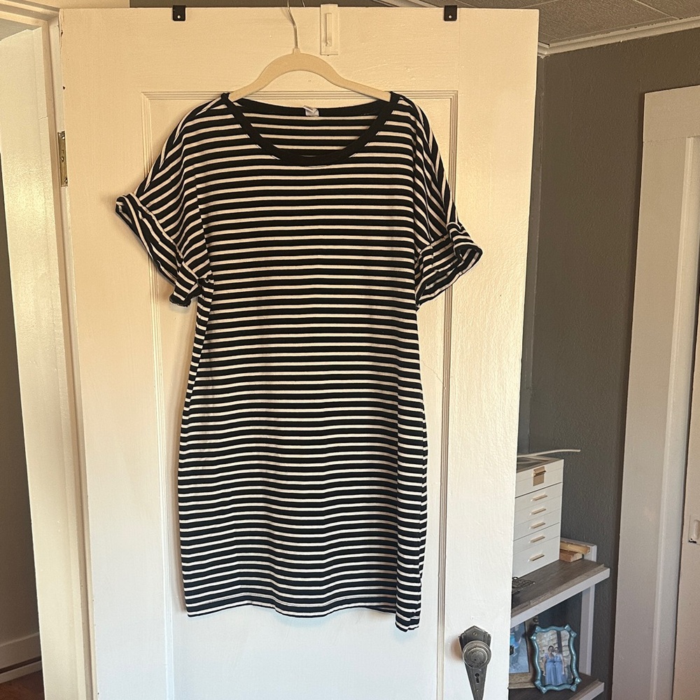 Old Navy Black and White Striped Dress